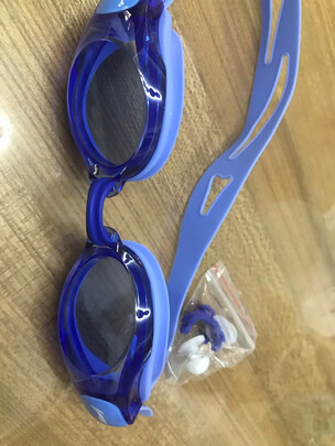 泳镜