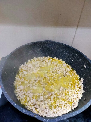 麦饭石不粘锅