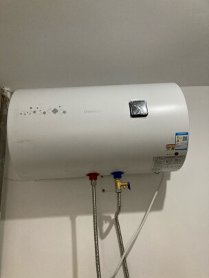 %title插图%num 长虹 CHANGHONG 60升家用电热水器 3000W速热WiFi 智控 增容 E+节能 炫彩屏 京东小家智能生态 60E15