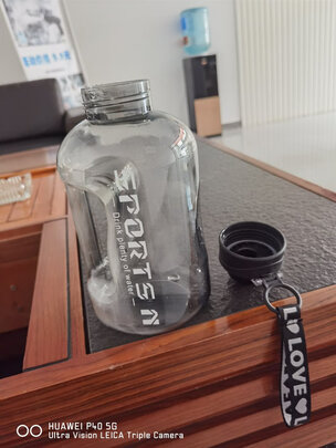 运动水杯