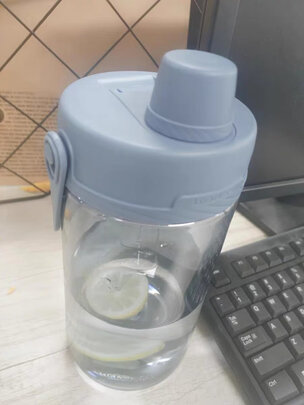 运动水杯