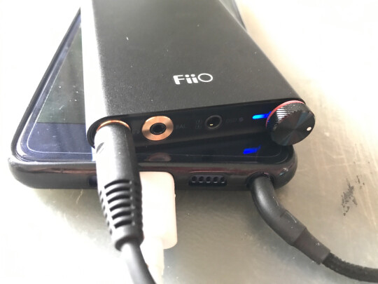 FiiO Q1二代怎么样？手感够好吗？小巧方便吗 