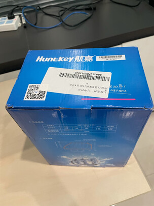 %title插图%num 航嘉(Huntkey)白牌400W 冷静王蓝钻电源(80PLUS白牌/封闭式防尘HDB蓝风扇/智能温控/单路30A/主动PFC)