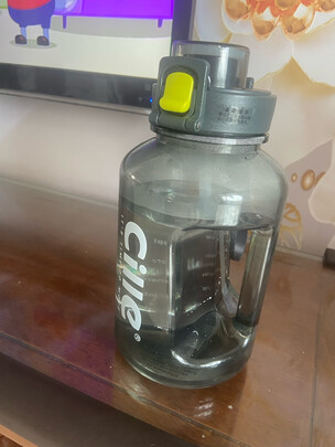 运动水杯