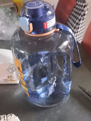 运动水杯