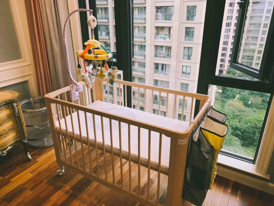 婴儿床