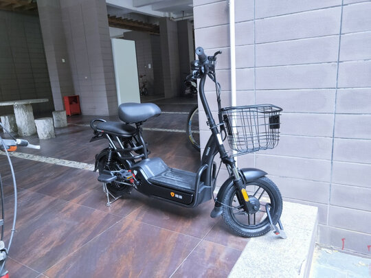 雅迪新款尚酷48v电动车怎么样雅迪尚酷电动车简易款和极速版区别哪个