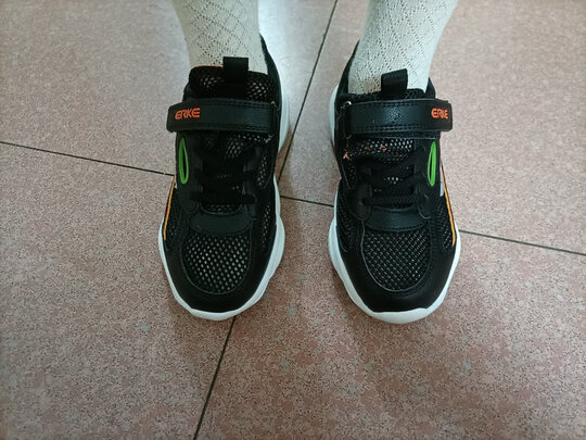 儿童运动鞋