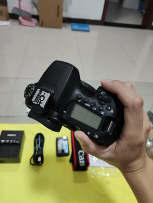 佳能eos90d值得买吗？佳能eos90d单反相机体验差不差？