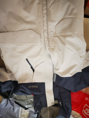 必备：探路者冲锋衣TAWJ91733好不好？买了值不值？