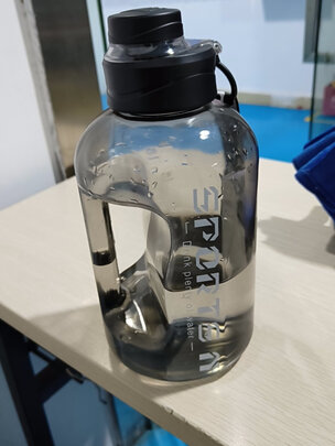 运动水杯