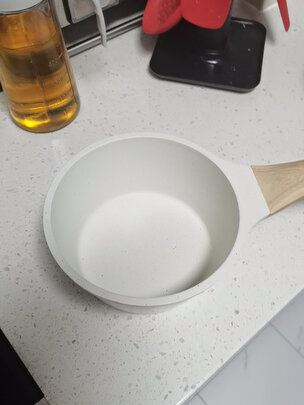 麦饭石不粘奶锅