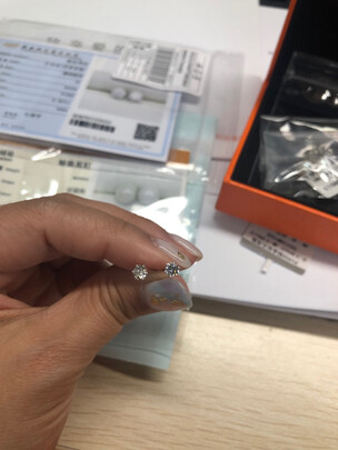 18K金钻石耳饰