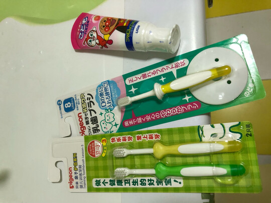 儿童牙膏