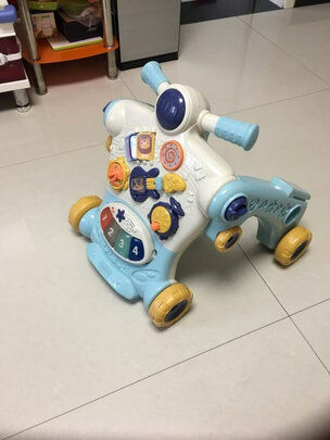 婴儿学步车
