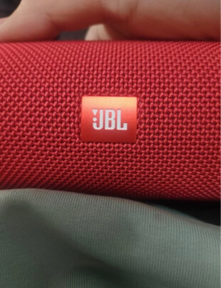 JBL FLIP6好不好，声场够不够宽，携带方便吗 