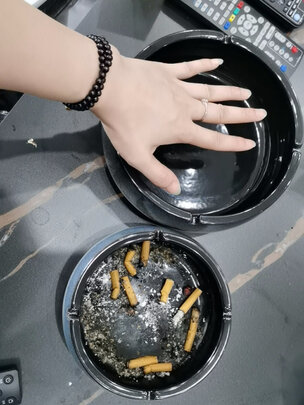 烟灰缸