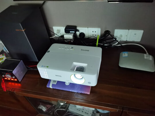 %title插图%num 明基(BenQ)E582 智能投影仪 投影机 投影仪办公(1080P全高清 3600流明 双频Wifi 无线同屏 视频会议)