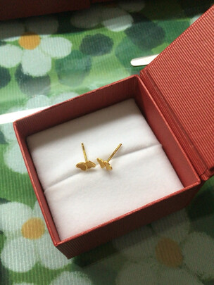 黄金耳钉