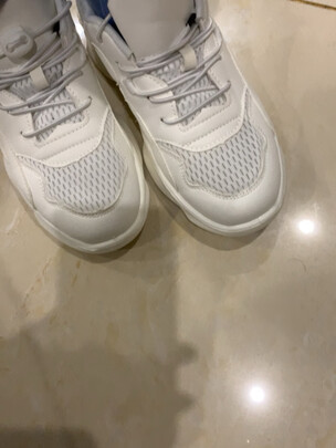 儿童运动鞋