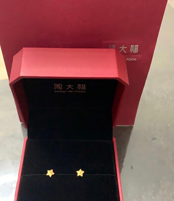黄金耳钉