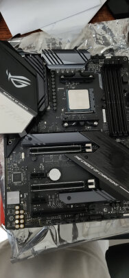 玩家国度ROG STRIX X570-F GAMING怎么样呀？散热快不快？做工一流吗？