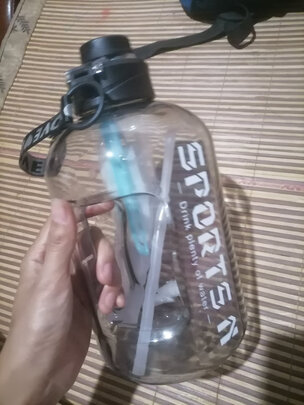 运动水杯