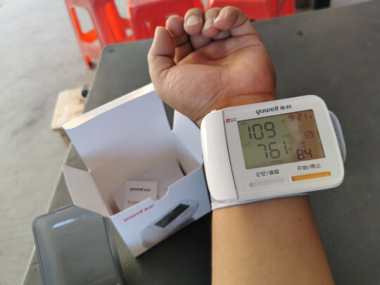 鱼跃血压计对比鱼跃YE670A哪款更好，哪款检测比较准确？哪个超级好用？