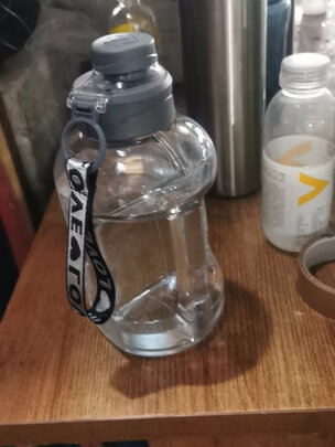 运动水杯