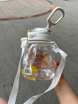 运动水杯