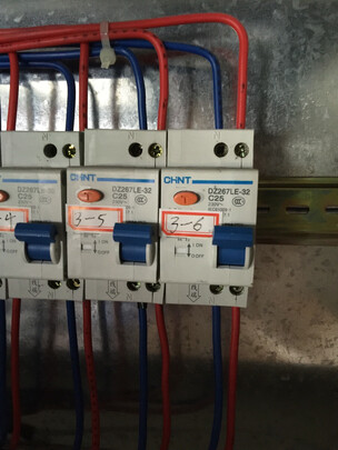 正泰（CHNT）漏电断路器 DZ267LE-32 1P+N C25 可定制