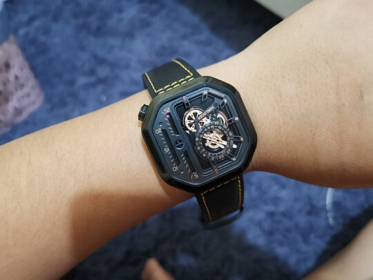 手表|【电商快报】艾戈勒大爆炸手表属于什么档次？送男朋友如何？