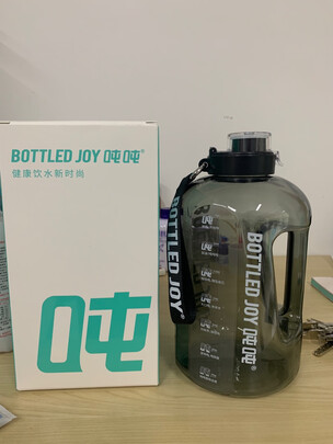 运动水杯