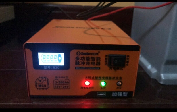 汽车电瓶充电器