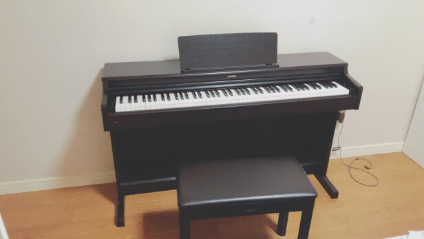 %title插图%num 雅马哈(YAMAHA)YDP164R棕色数码电钢琴88键重锤立柜家用数码钢琴成年专业考级