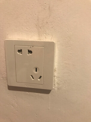 墙壁插座