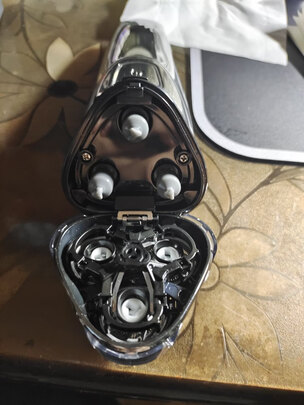 %title插图%num 飞科(FLYCO) 男士电动剃须刀 全身水洗干湿双剃刮胡刀 1小时快充60分钟续航 FS339