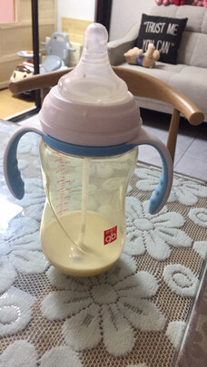 婴儿奶嘴