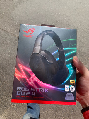 %title插图%num ROG风行GO 游戏耳机 无线耳机 头戴式耳机 AI降噪麦克风 ROG手机耳机 Switch耳机 Type-c耳机 黑色