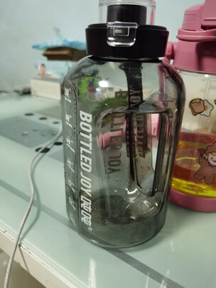 运动水杯