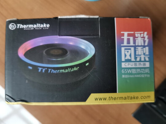 %title插图%num Tt(Thermaltake)五彩凤梨 CPU散热器风扇(炫彩版/多平台/RGB炫光灯效/下压式/附带硅脂)