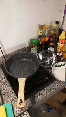 麦饭石不粘锅