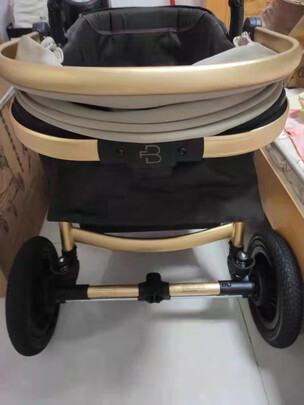 婴儿车