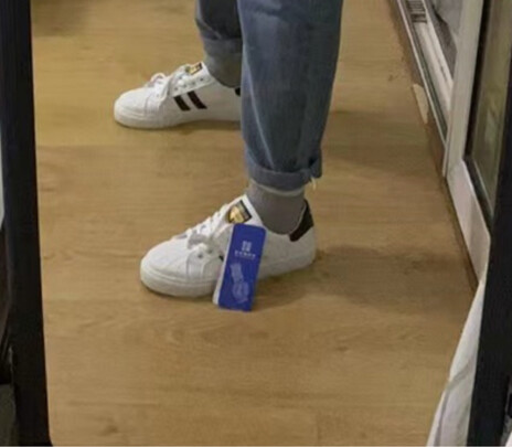 运动板鞋
