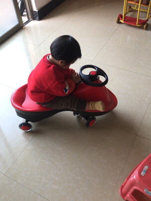 儿童扭扭车