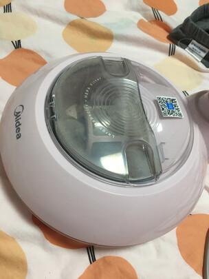 %title插图%num 美的(Midea)除螨仪MT3 有线手持床上家用吸尘器 冰莹粉 紫外线杀菌除螨