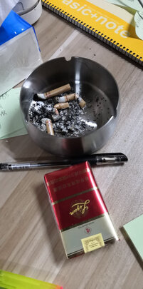 烟灰缸