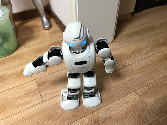 优必选Alpha Ebot智能机器人真实使用感受,优缺点评测揭秘