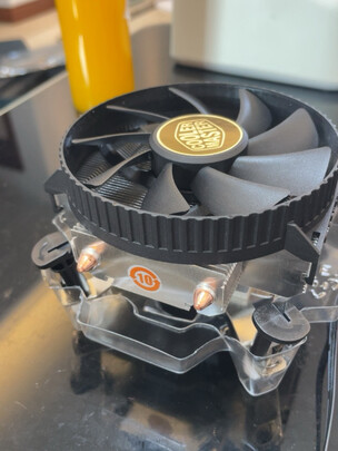 %title插图%num 酷冷至尊(CoolerMaster)猎鲨V200 CPU散热器(INTEL平台/2热管/降噪风扇/低高度/附带硅脂)