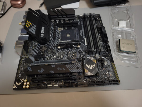 显卡 七彩虹3070 ultra 主板 华硕b550m重炮手wifi cpu 5600x 硬盘